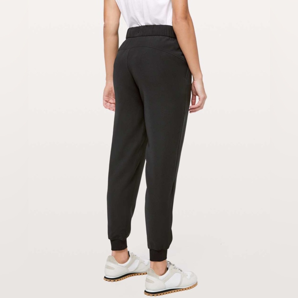 Lululemon Black Women’s On The Fly Jogger